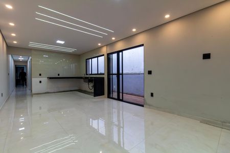 Casa para alugar com 176m², 2 quartos e 2 vagas Casa para alugar com 176m², 2 quartos e 2 vagasSala e cozinha