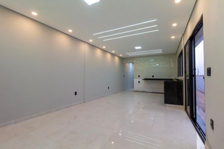 Casa para alugar com 176m², 2 quartos e 2 vagas Casa para alugar com 176m², 2 quartos e 2 vagasSala e cozinha