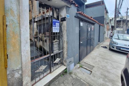 Casa à venda com 84m², 3 quartos e sem vaga Casa à venda com 84m², 3 quartos e sem vagaFachada