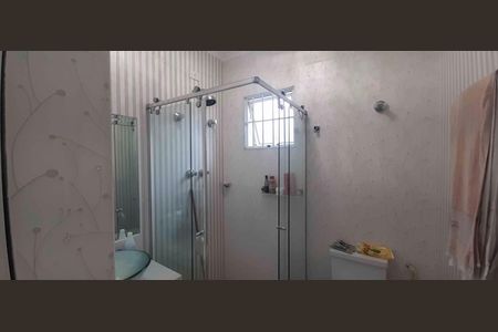 Casa à venda com 460m², 4 quartos e 8 vagasBanheiro da Suíte 2