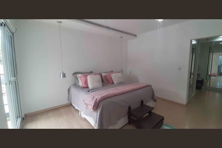 Casa à venda com 460m², 4 quartos e 8 vagasSuíte 1