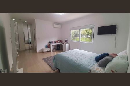 Casa à venda com 460m², 4 quartos e 8 vagasSuíte 2