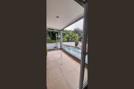 Casa à venda com 460m², 4 quartos e 8 vagasSacada da Suíte 1