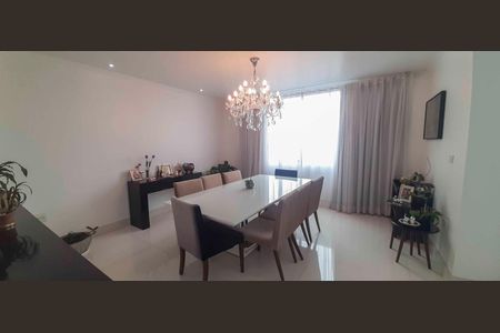 Casa à venda com 460m², 4 quartos e 8 vagasSala de Jantar