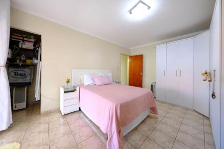 Casa à venda com 138m², 3 quartos e 2 vagasSuíte