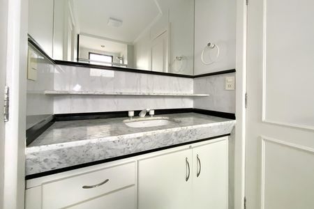 Apartamento para alugar com 210m², 4 quartos e 4 vagasBanheiro das Semi Suites