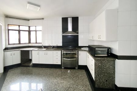 Apartamento para alugar com 210m², 4 quartos e 4 vagasCozinha