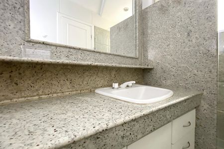 Apartamento para alugar com 210m², 4 quartos e 4 vagasBanheiro da Suíte 2