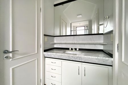 Apartamento para alugar com 210m², 4 quartos e 4 vagasBanheiro das Semi Suites