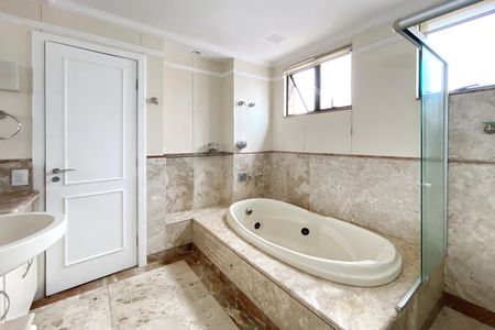 Apartamento para alugar com 210m², 4 quartos e 4 vagasBanheiro da Suíte 1