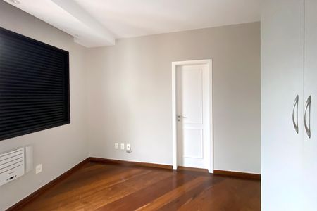 Apartamento para alugar com 210m², 4 quartos e 4 vagasSemi Suite 3