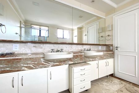 Apartamento para alugar com 210m², 4 quartos e 4 vagasBanheiro da Suíte 1