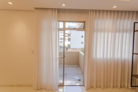 Apartamento para alugar com 95m², 3 quartos e 1 vaga Apartamento para alugar com 95m², 3 quartos e 1 vagaVaranda na Sala