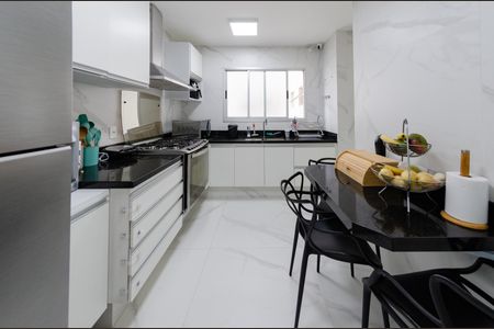 Apartamento à venda com 142m², 4 quartos e 3 vagas Apartamento à venda com 142m², 4 quartos e 3 vagasCozinha
