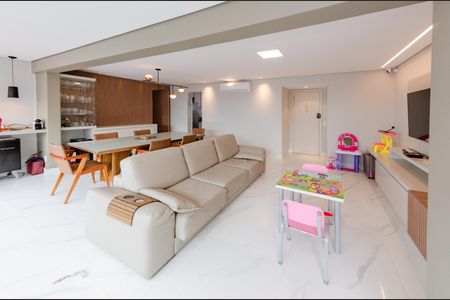 Apartamento à venda com 142m², 4 quartos e 3 vagas Apartamento à venda com 142m², 4 quartos e 3 vagasSala