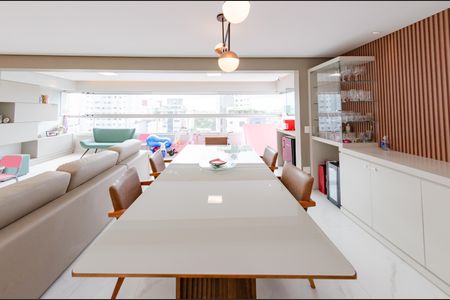 Apartamento à venda com 142m², 4 quartos e 3 vagas Apartamento à venda com 142m², 4 quartos e 3 vagasSala