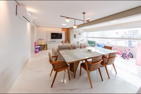 Apartamento à venda com 142m², 4 quartos e 3 vagas Apartamento à venda com 142m², 4 quartos e 3 vagasSala