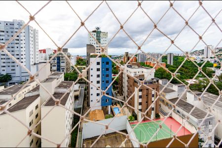 Apartamento à venda com 142m², 4 quartos e 3 vagas Apartamento à venda com 142m², 4 quartos e 3 vagasVista