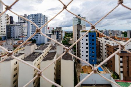 Apartamento à venda com 142m², 4 quartos e 3 vagas Apartamento à venda com 142m², 4 quartos e 3 vagasVista