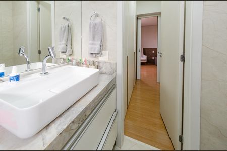 Apartamento à venda com 142m², 4 quartos e 3 vagas Apartamento à venda com 142m², 4 quartos e 3 vagasBanheiro suíte 2