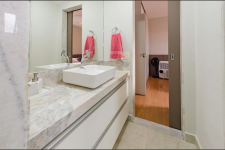 Apartamento à venda com 142m², 4 quartos e 3 vagas Apartamento à venda com 142m², 4 quartos e 3 vagasBanheiro semi-suíte