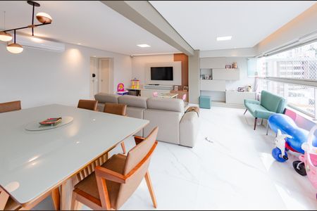 Apartamento à venda com 142m², 4 quartos e 3 vagas Apartamento à venda com 142m², 4 quartos e 3 vagasSala