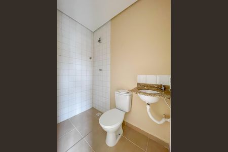 Banheiro de casa para alugar com 1 quarto, 12m² em Vila Yolanda, Osasco