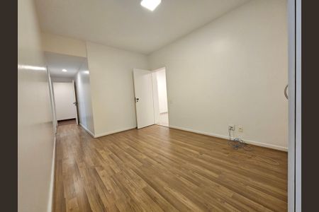 Apartamento à venda com 296m², 4 quartos e 3 vagas Apartamento à venda com 296m², 4 quartos e 3 vagasEscritório