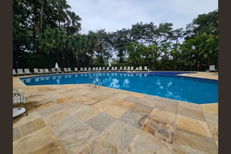 Apartamento à venda com 296m², 4 quartos e 3 vagas Apartamento à venda com 296m², 4 quartos e 3 vagasÁrea comum - Piscina