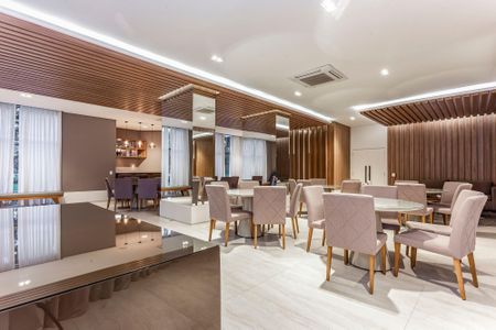 Apartamento à venda com 296m², 4 quartos e 3 vagas Apartamento à venda com 296m², 4 quartos e 3 vagasÁrea comum - Salão de festas