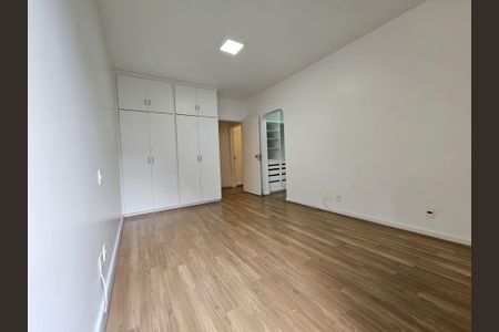 Apartamento à venda com 296m², 4 quartos e 3 vagas Apartamento à venda com 296m², 4 quartos e 3 vagasSuíte 3