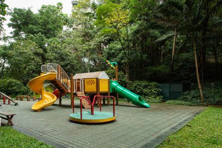 Apartamento à venda com 296m², 4 quartos e 3 vagas Apartamento à venda com 296m², 4 quartos e 3 vagasÁrea comum - Playground