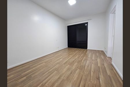 Apartamento à venda com 296m², 4 quartos e 3 vagas Apartamento à venda com 296m², 4 quartos e 3 vagasSuíte 2