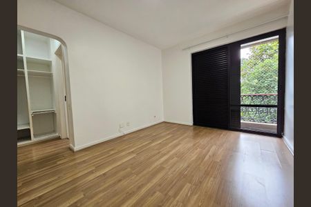 Apartamento à venda com 296m², 4 quartos e 3 vagas Apartamento à venda com 296m², 4 quartos e 3 vagasSuíte 3