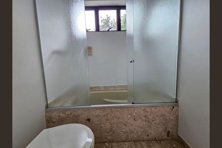 Apartamento à venda com 296m², 4 quartos e 3 vagas Apartamento à venda com 296m², 4 quartos e 3 vagasBanheiro da Suíte 1