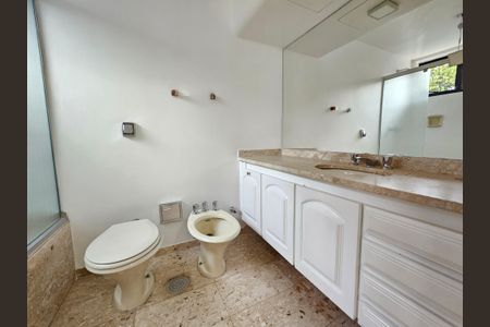 Apartamento à venda com 296m², 4 quartos e 3 vagas Apartamento à venda com 296m², 4 quartos e 3 vagasSuíte 2