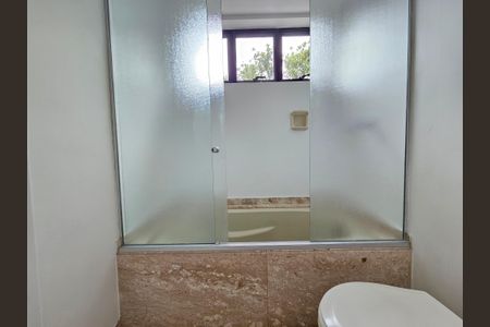 Apartamento à venda com 296m², 4 quartos e 3 vagas Apartamento à venda com 296m², 4 quartos e 3 vagasBanheiro da Suíte 2