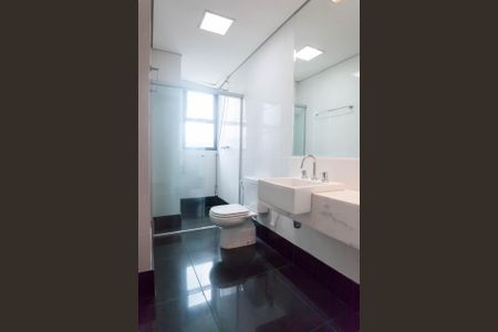 Apartamento à venda com 110m², 2 quartos e 2 vagasBanheiro suite 