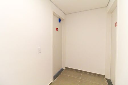 Apartamento para alugar com 35m², 2 quartos e sem vaga Apartamento para alugar com 35m², 2 quartos e sem vagaHall