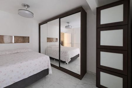 Casa à venda com 380m², 6 quartos e 2 vagas Casa à venda com 380m², 6 quartos e 2 vagasSuíte - Casa 2