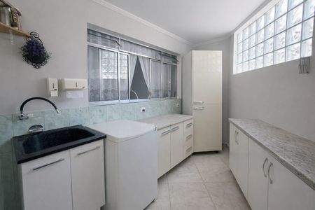 Casa à venda com 380m², 6 quartos e 2 vagas Casa à venda com 380m², 6 quartos e 2 vagasÁrea de Serviço - Casa 1