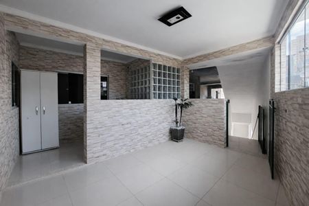 Casa à venda com 380m², 6 quartos e 2 vagas Casa à venda com 380m², 6 quartos e 2 vagasÁrea de Serviço - Casa 3