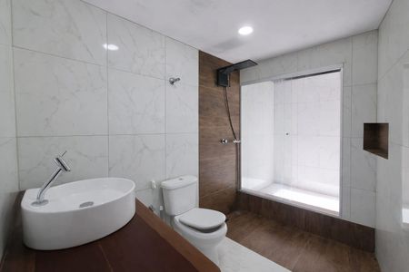 Casa à venda com 380m², 6 quartos e 2 vagas Casa à venda com 380m², 6 quartos e 2 vagasBanheiro da Suíte - Casa 2