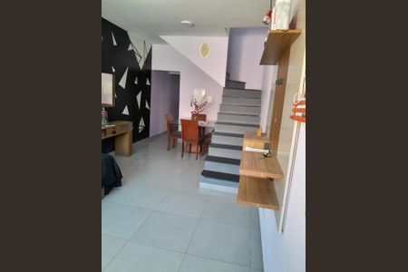 Casa à venda com 135m², 5 quartos e 2 vagas Casa à venda com 135m², 5 quartos e 2 vagasSALA