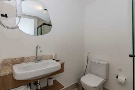 Banheiro de apartamento à venda com 1 quarto, 24m² em Santo Amaro, São Paulo