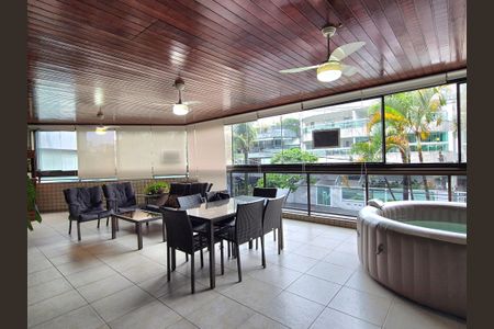 Apartamento à venda com 166m², 3 quartos e 2 vagas Apartamento à venda com 166m², 3 quartos e 2 vagasVaranda