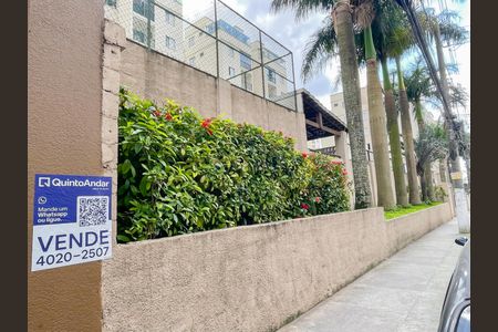 Apartamento à venda com 55m², 3 quartos e 1 vaga Apartamento à venda com 55m², 3 quartos e 1 vagaFachada