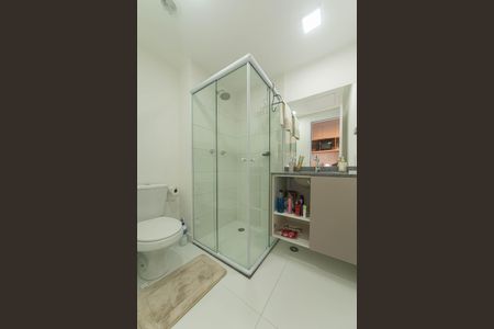 Banheiro de kitnet/studio para alugar com 1 quarto, 24m² em Vila Cordeiro, São Paulo