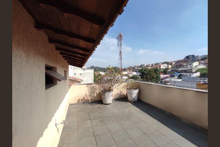 Casa à venda com 305m², 3 quartos e 2 vagasTERRAÇO