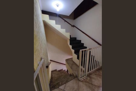 Casa à venda com 305m², 3 quartos e 2 vagasESCADA INTERNA